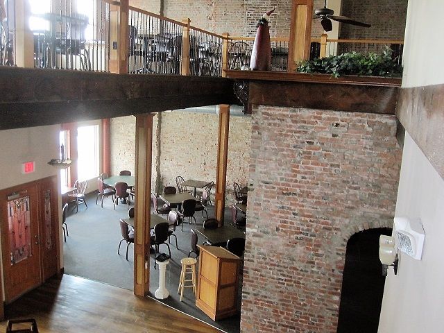 208 S State St, Jerseyville, IL 62052
